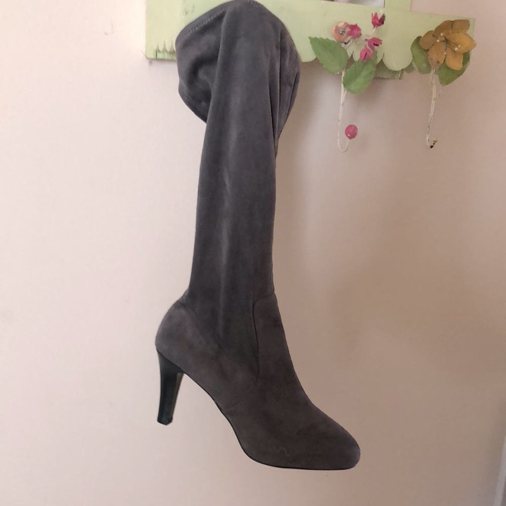 Women’s slate gray soft suede boot… absolutely stunning… Knee high 3 1/2” heels